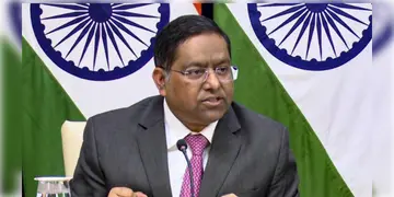 Read more about - Bangladeshi Illegal Migrants | ভারতে অবৈধভাবে বাস করছেন প্রায় আড়াই হাজার বাংলাদেশি! ”ফেরত পাঠানো হবে” বললেন রণধীর জয়সওয়াল!