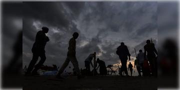 Read more about - Weather Update | কালো মেঘে ছেয়েছে কলকাতার আকাশ, একনজরে মহানগরীর সম্পূর্ণ আবহাওয়া আপডেট