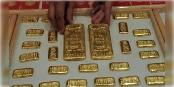 Read more about - Smuggling in Bangladesh Border |  ভারত বাংলাদেশ সীমান্ত থেকে উদ্ধার প্রায় ২ কোটি টাকার সোনার বিস্কুট! স্কুটি-সহ আটক ১