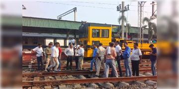 Read more about - Local Train Cancel | ফের ট্রাফিক ব্লক, সপ্তাহান্তে শিয়ালদহ দক্ষিণ শাখায় বাতিল একগুচ্ছ লোকাল ট্রেন!