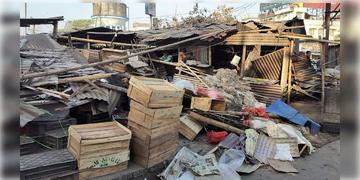 Read more about - Siliguri | নোটিশ দেওয়া হয়েছিল আগেই, না মানায় শিলিগুড়িতে গুড়িয়ে দেওয়া হলো ১২০টি দোকান!