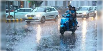 Read more about - Weather Update | কাটছে না ঘূর্ণাবর্তের কালো মেঘ, ছিটেফোঁটা বৃষ্টির আশঙ্কা মহানগরীতে, একনজরে আজকের আবহাওয়া