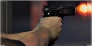 Read more about - Murshidabad । বহরমপুরে তৃণমূল সভাপতির গাড়ি লক্ষ্য করে চললো গুলি, দ্রুত গাড়ি চালিয়ে প্রাণে বাঁচলেন তিনি