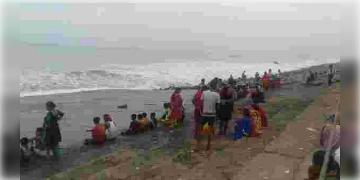 Read more about - হঠাৎ ধেয়ে এল ভয়ঙ্কর টর্নেডো ঝড়, ভয়ঙ্কর সৌন্দর্যের সাক্ষী দিঘার সমুদ্র সৈকত