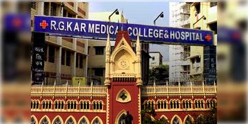 Read more about - RG Kar Case | 'তদন্ত প্রভাবিত করছিলেন'- পরিবারের দাবি মেনেই বদলালো আর জি করের তদন্তকারী অফিসার!