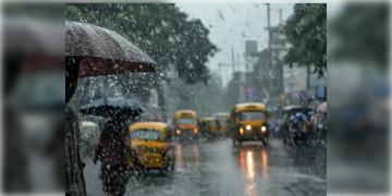 Read more about - Weather Update | নিম্নচাপের ফাঁড়া কাটলেও বাংলা জুড়ে বৃষ্টির পূর্বাভাস, রয়েছে ধস-হড়পা বানের আশঙ্কাও!