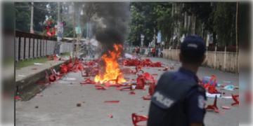 Read more about - Gopalganj Violence | গোপালগঞ্জ অশান্তির ঘটনায় বাড়লো কার্ফুর মেয়াদ, আসামি তালিকায় নাম ছাত্র নেতা সহ ৫৭৫ জনের!