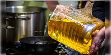 Read more about - মধ্যবিত্তের হেঁশেলে স্বস্তি! বিভিন্ন ভোজ্য তেলের দাম ১৫ টাকা পর্যন্ত কমতে চলেছে