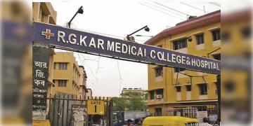 Read more about - RG Kar Case | অভয়া কাণ্ডে ব্যারাকপুর আদালতে তোলা হলো ধৃত পানিহাটির প্রাক্তন চেয়ারম্যান সোমনাথকে!