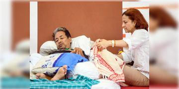 Read more about - Sonam Wangchuk | হাসপাতালে ওয়াংচুক, "আমার অনুমতি ছাড়া ওকে কিছু দেবেন না"- কড়া হুঁশিয়ারি স্ত্রী গীতাঞ্জলির