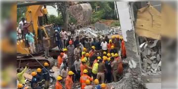 Read more about - Bengaluru Building Collapse । বেঙ্গালুরুতে ভারী বর্ষণে ভেঙে পড়লো নির্মীয়মান বহুতল , মৃত ৫