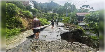 Read more about - Lachen-Lachung | প্রবল বৃষ্টি ও ধসের জেরে বন্ধ লাচেন-লাচুং এর রাস্তা, পারমিট বাতিল পর্যটকদের