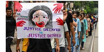 Read more about - R G Kar Case | 'তিলোত্তমা'র মৃত্যুর পর ব্যবহার হয়েছে তাঁর ফোন! বিস্ফোরক অভিযোগ নির্যাতিতার পরিবারের!