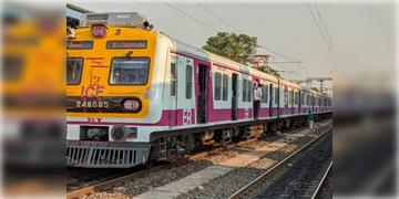 Read more about - Local Train Cancelled | রবিতে  হাওড়া ডিভিশনে বাতিল একাধিক ট্রেন! ভোগান্তিতে রাজ্য গ্রুপ–ডি পরীক্ষার্থীরা