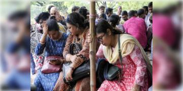 Read more about - SSC | 'সুপ্রিম' রায়ে চাকরিহারা ‘মাস্টার-পাড়া’, মামাভাগ্নে গ্রামে চাকরি খুইয়েছেন শতাধিক শিক্ষক-শিক্ষিকা