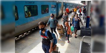 Read more about - Shalimar Station । ব্যাগভর্তি টাকার পাহাড়, শালিমার স্টেশনে যাত্রীর কান্ড দেখে চক্ষু চড়কগাছ পুলিশের