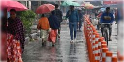 Read more about - Weather Update | মে মাসের শুরুতেই ঝড়বৃষ্টি মহানগরে, আজ দক্ষিণবঙ্গে কেমন থাকবে আবহাওয়া?