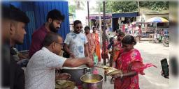 Read more about - Raghunathganj | মাত্র ২০ টাকায় ভরপেট নিরামিষ থালি, রঘুনাথগঞ্জে প্রশংসনীয় উদ্যোগ  চার যুবকের!