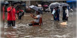 Read more about - Mumbai | বন্যাকবলিত মুম্বই! মৃত্যু ১২ জনের! বন্ধ স্কুল-কলেজ, ব্যাহত যান-রেল-বিমান পরিষেবা!