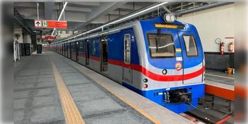 Read more about - Kolkata Metro | আড়াই মিনিট অন্তর মিলবে মেট্রো,  ব্লু লাইনে সম্পন্ন হলো অত্যাধুনিক ও উচ্চ-পরিবাহী অ্যালুমিনিয়াম থার্ড রেল বসানোর কাজ!