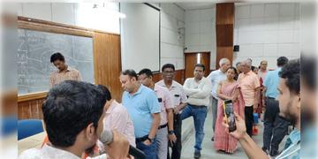 Read more about - RG Kar | জুনিয়র ডাক্তারদের আন্দোলনকে সমর্থন জানিয়ে প্রতীকী 'গণইস্তফা' আরজিকর হাসপাতালের সিনিয়র ডাক্তারদের