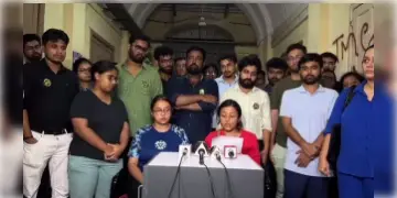 Read more about - R G Kar | পুলিশকে লক্ষ্য করে ইট, ফেলে মার! সংঘর্ষে মাথা ফাটল পুলিশের! 'নবান্ন অভিযানে একেবারেই নেই' জুনিয়র চিকিৎসকরা