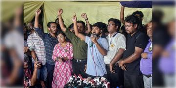 Read more about - Junior Doctor Protest | মানা হচ্ছে না প্রতিশ্রুতি, মোট সাত দফা দাবির কথা জানিয়ে মুখ্যসচিবকে ফের ইমেল জুনিয়র ডাক্তারদের