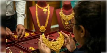 Read more about - Gold-Silver Rate | বুধের শহরে বাড়লো সোনা-রুপোর দাম, কপালে ভাঁজ মধ্যবিত্তের! একনজরে আজকের দর