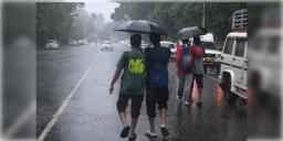 Read more about - Weather Update | এখনই বৃষ্টি কমছে না দক্ষিণবঙ্গে, একদিনেই ২০০ মিমি পর্যন্ত বৃষ্টির আশঙ্কা! জারি সতর্কতা!