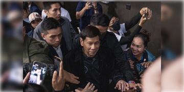 Read more about - Rodrigo Duterte | গ্রেফতার ফিলিপিন্সের প্রাক্তন রাষ্ট্রপতি! মাদকবিরোধী অভিযানে হাজার হাজার মানুষ হত্যাকাণ্ডের অভিযোগ!
