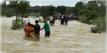 Read more about - WB Flood Situation | বিপদসীমার উপর দিয়ে বইছে একাধিক নদী, তবুও জল ছাড়া বন্ধ করছে না ডিভিসি