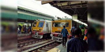 Read more about - EMU Local Train | ট্রেন যাত্রীদের জন্য সুখবর! ডায়মন্ড হারবার ও বারাসত শাখায় চলবে অতিরিক্ত ৫টি ট্রেন!