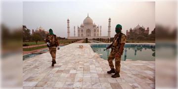 Read more about - Taj Mahal Bomb Threat | তাজমহলে বোমাতঙ্ক! স্থাপত্য চত্বরে তড়িঘড়ি পৌঁছায় বম্ব স্কোয়াড