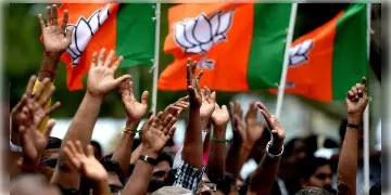 Read more about - Gujrat: ছাত্রীদের বিজেপিতে যোগ দেওয়ার নির্দেশ অধ্যক্ষের!