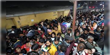 Read more about - Delhi Station Stampede | ভুল ঘোষণার জন্যই পদপিষ্টের ঘটনা? নয়াদিল্লি স্টেশনের দুর্ঘটনা নিয়ে প্রাথমিক রিপোর্ট দিলো RPF!
