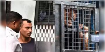 Read more about - R G Kar Case | প্রাণটা রক্ষা পেলেও খুশি নয় সঞ্জয় রায়! ‘বদনাম হয়ে গেলাম’ পুলিশের গাড়িতে ওঠার আগে বললেন আরজিকর কাণ্ডের দোষী