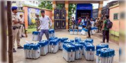 Read more about - WB Assembly Elections 2026 | রাত পোহালেই ব্যালট গুনতে বসবেন পর্যবেক্ষকেরা, কোন জেলায় কতজন নিয়োগ? জানালো কমিশন