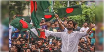 Read more about - Bangladesh | বাহাত্তরের সংবিধান বাতিলের দাবিতে রাজু ভাস্কর্যের পাদদেশে ‘লাল কার্ড’ সমাবেশের ডাক
