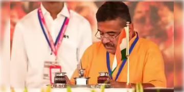 Read more about - Ayushman Bharat | পুজোর মধ্যেই স্বাস্থ্যসাথীর উপভোক্তাদের ঝাড়াই বাছাই করে 'আয়ুষ্মান ভারতে' বদলি, নির্দেশ মুখ্যমন্ত্রী শুভেন্দুর!