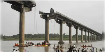 Read more about - Bridge Collapsed | গুজরাটে সেতু দুর্ঘটনায় থেকে শিক্ষা, রাজ্যের সমস্ত সেতুর ‘স্বাস্থ্য পরীক্ষা’ করার নির্দেশ পশ্চিমবঙ্গ সরকারের!