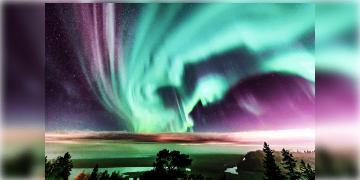 Read more about - Aurora in India | ব্রিটেন, ফ্রান্স, ইতালি থেকে লাদাখ! অন্ধকার আকাশে অরোরার রংবেরঙের খেলা! তবু কেন উদ্বেগ বৈজ্ঞানিকদের মধ্যে?দেখুন ভিডিও!