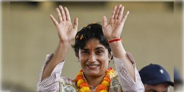 Read more about - Vinesh Phogat | 'আমি কুস্তি ছেড়ে দেব নাকি চালিয়ে যাব তা বলতে পারছি না', অবসর ভেঙে ফের কুস্তিতে নামতে পারেন ভিনেশ