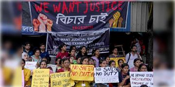 Read more about - R G Kar | ন্যাশনাল মেডিক্যাল কলেজে অধ্যক্ষের ঘরের গেটে তালা ঝুলিয়ে  বিক্ষোভ ছাত্রদের! সিট সদস্য বেড়ে শতাধিক