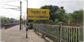 Read more about - Nabadwip | নবদ্বীপে রেল প্ল্যাটফর্মের ধার থেকে উদ্ধার এক অজ্ঞাতপরিচয়ের বিবস্ত্র মহিলার দেহ!