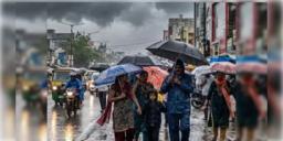 Read more about - Weather Update | দক্ষিণবঙ্গে কমবে বৃষ্টি, বাড়বে অস্বস্তি! উত্তরবঙ্গে জারি ভারী বর্ষণের সতর্কতা!