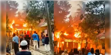 Read more about - Bangladesh | অগ্নিগর্ভ বাংলাদেশ, এবার পিরোজপুরে হিন্দুদের বাড়ি জ্বালিয়ে দিলো দুষ্কৃতীরা!