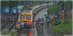 Read more about - Eastern Railway | আর ট্র্যাকে জল জমে থামবে না ট্রেন, হাওড়া-শিয়ালদহ ডিভিশনে চলছে বিশাল কর্মকাণ্ড!