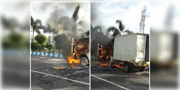 Read more about - কলকাতা থেকে হাওড়াগামী একটি ছোট পণ্যবাহী ট্রাক মাঝ রাস্তায় দাউ দাউ করে জ্বলে উঠল