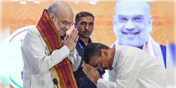 Read more about - Amit Shah-Shuvendu | লক্ষ্য ছাব্বিশে বাংলা জয়, নির্বাচনের খুঁটিনাটি তথ্য জানতে সকালেই শুভেন্দুকে ফোন অমিত শাহের!