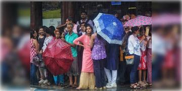 Read more about - Weather Update | অষ্টমীর দুপুরে আচমকা বৃষ্টি, জল থইথই মহানগর, মনখারাপ শহরবাসীর
